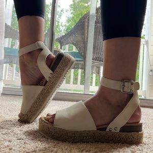 White Platform Soda Summer Sandal
Brand: Soda 
Size: 8
Color: White/Tan